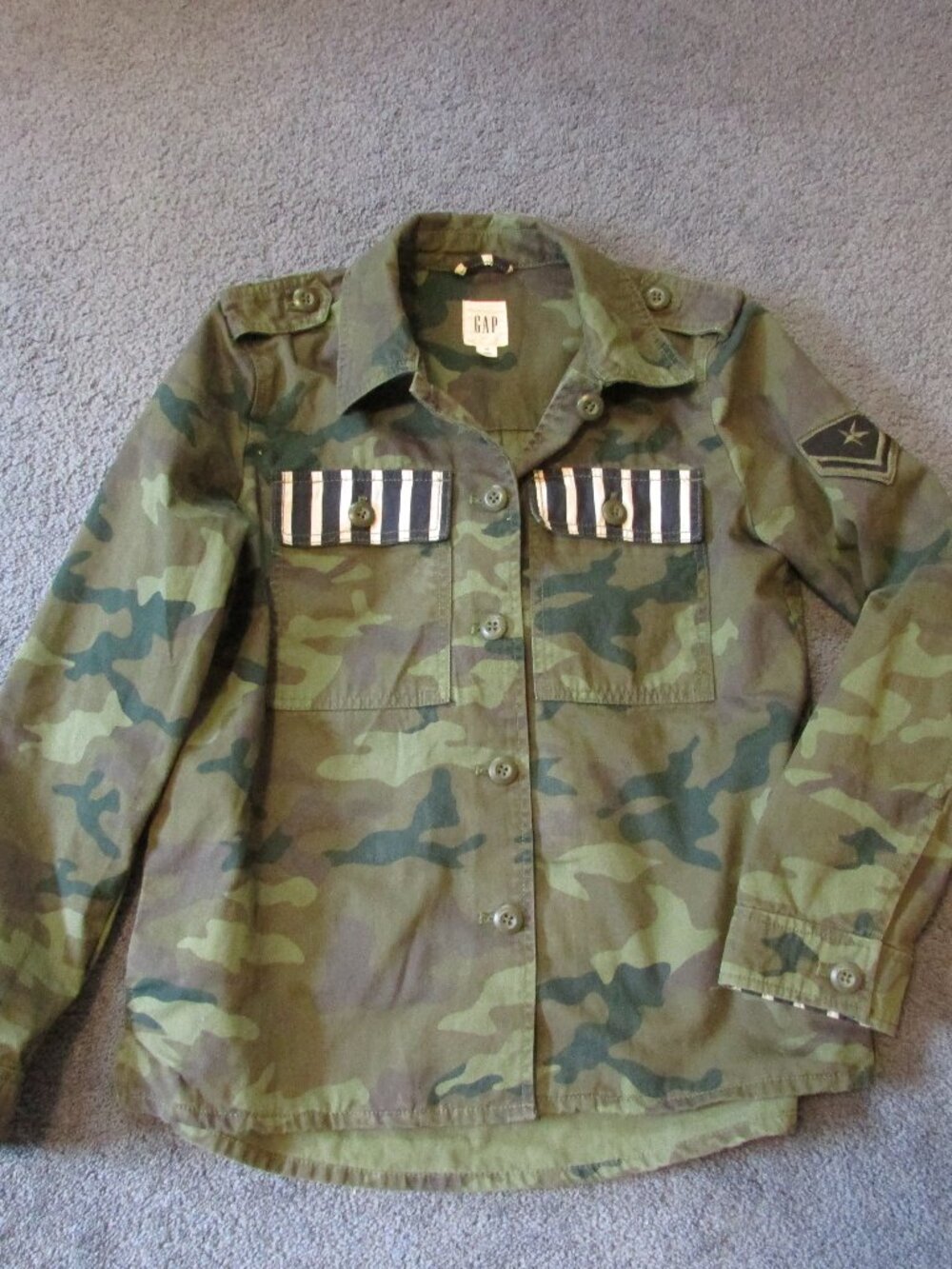 GAP Womans XS Green Camo Button Jacket Shirt Cotton EUC